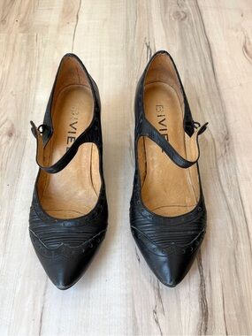Biviel Wingtip Mary Jane Wedge Pointed-Toe Heels - Black - EU 39 - GUC